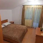 Casa Iulian Эфорие Норд